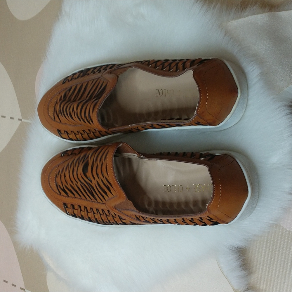 Chase & Chloe Huarache style shoes. Size 5.5 - Picture 5 of 7